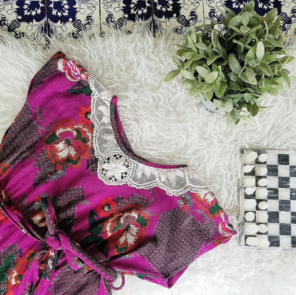 CHARLOTTE RUSSE floral top - Picture 1 of 4